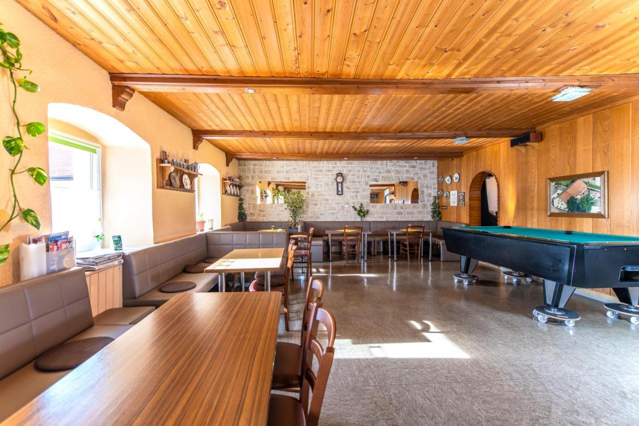 Gasthof Zum Burgkrug Leuchtenberg Εξωτερικό φωτογραφία